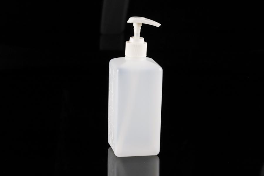 bouteille carrée en plastique PET avec bouchon plastique - 500 ml -  6x6x19.5(h)cm - carton de